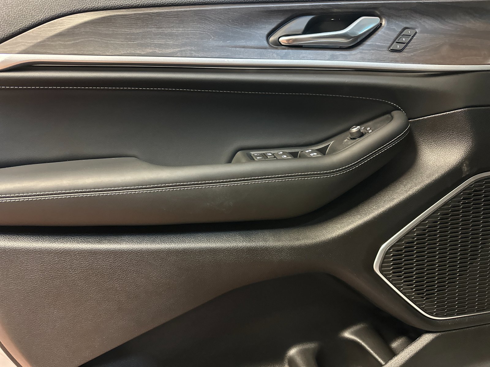 New 2026 Jeep Grand Cherokee Limited AWD/4WD image 10