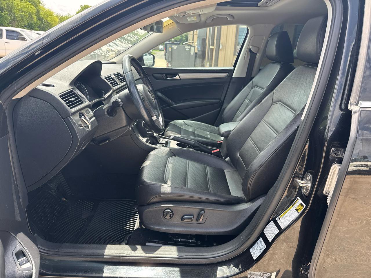 Used 2015 Volkswagen Passat TDI SE FWD image 11