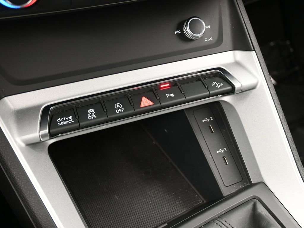 Used 2025 Audi Q3 2.0T Premium image 29