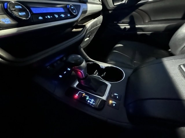 Used 2018 Toyota Highlander XLE image 16