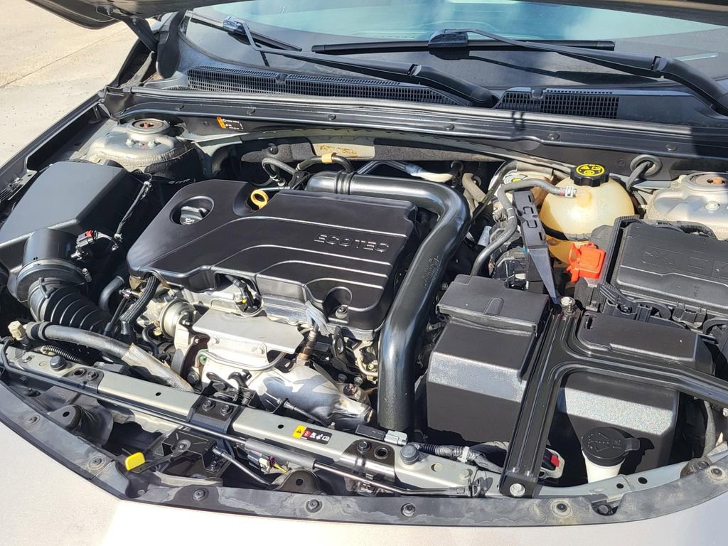 Used 2018 Chevrolet Malibu LT image 33