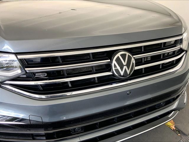 Certified 2022 Volkswagen Tiguan SEL R-Line image 30