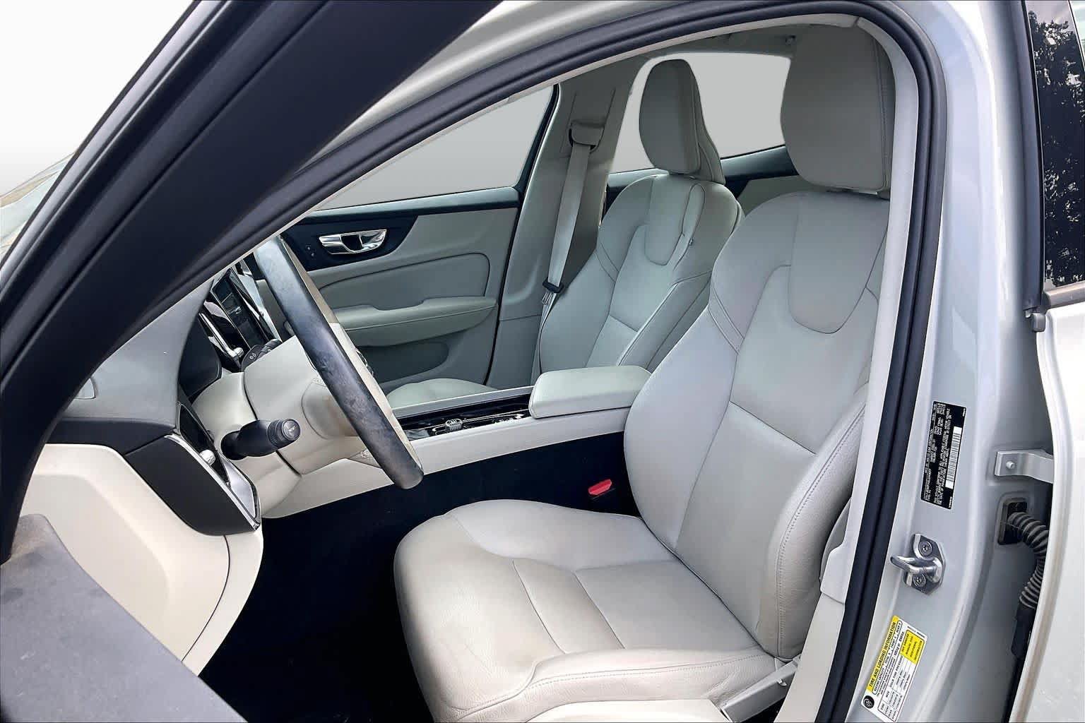Used 2020 Volvo S60 T5 Momentum FWD image 7