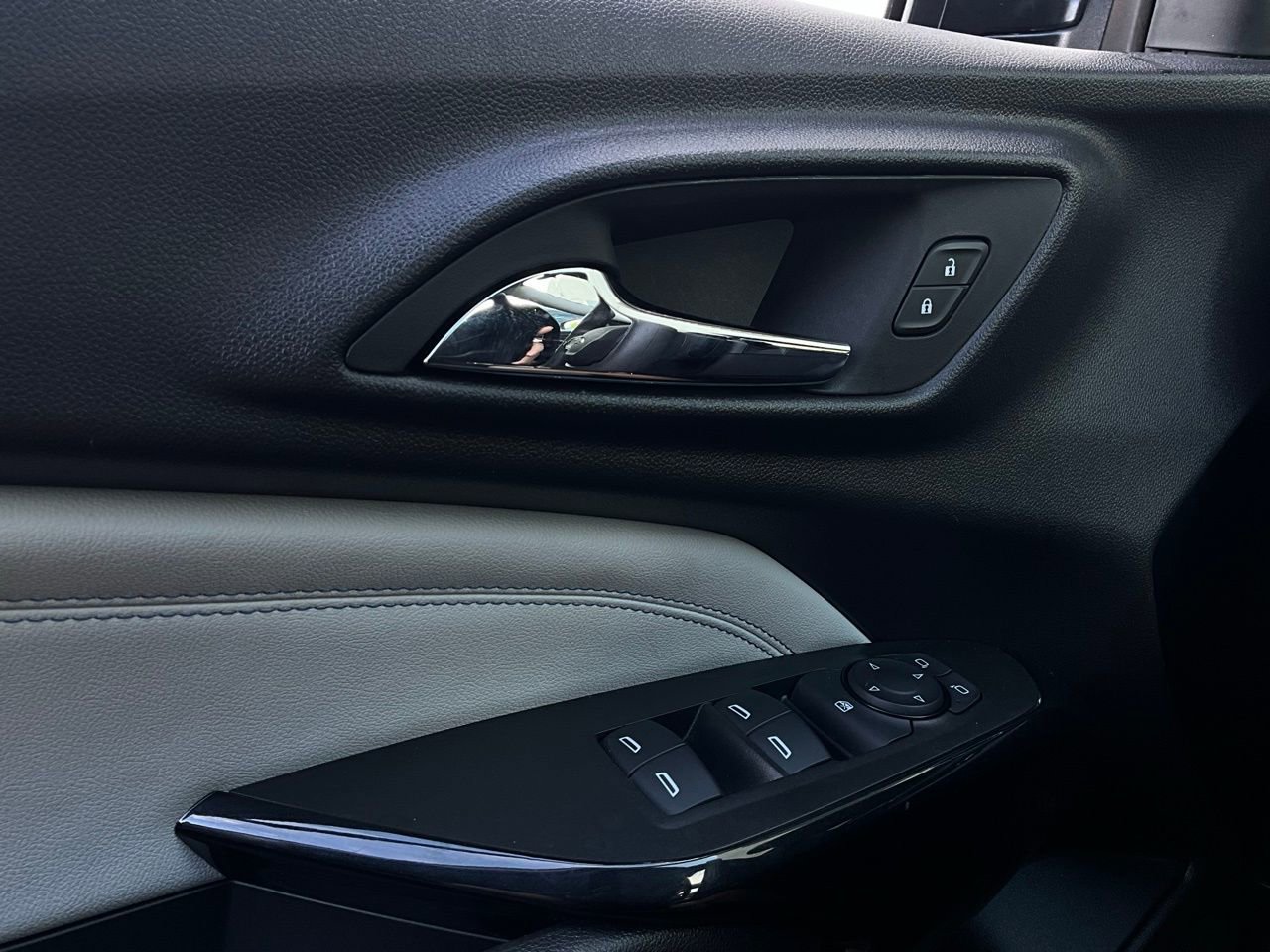 Used 2025 Chevrolet Trax LT image 19