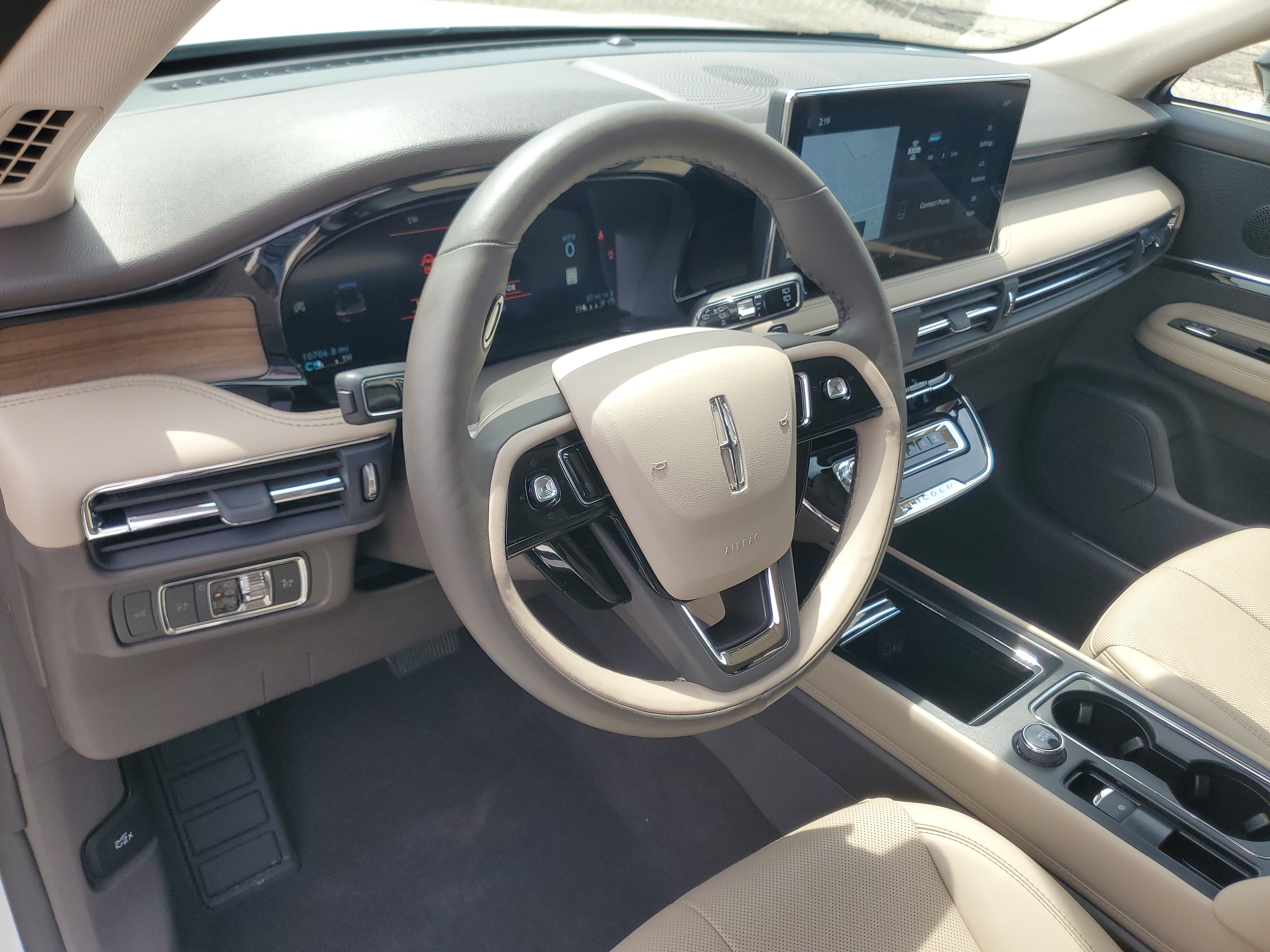 Certified 2024 Lincoln Corsair Reserve w/ Equipment Group 201A AWD/4WD image 13