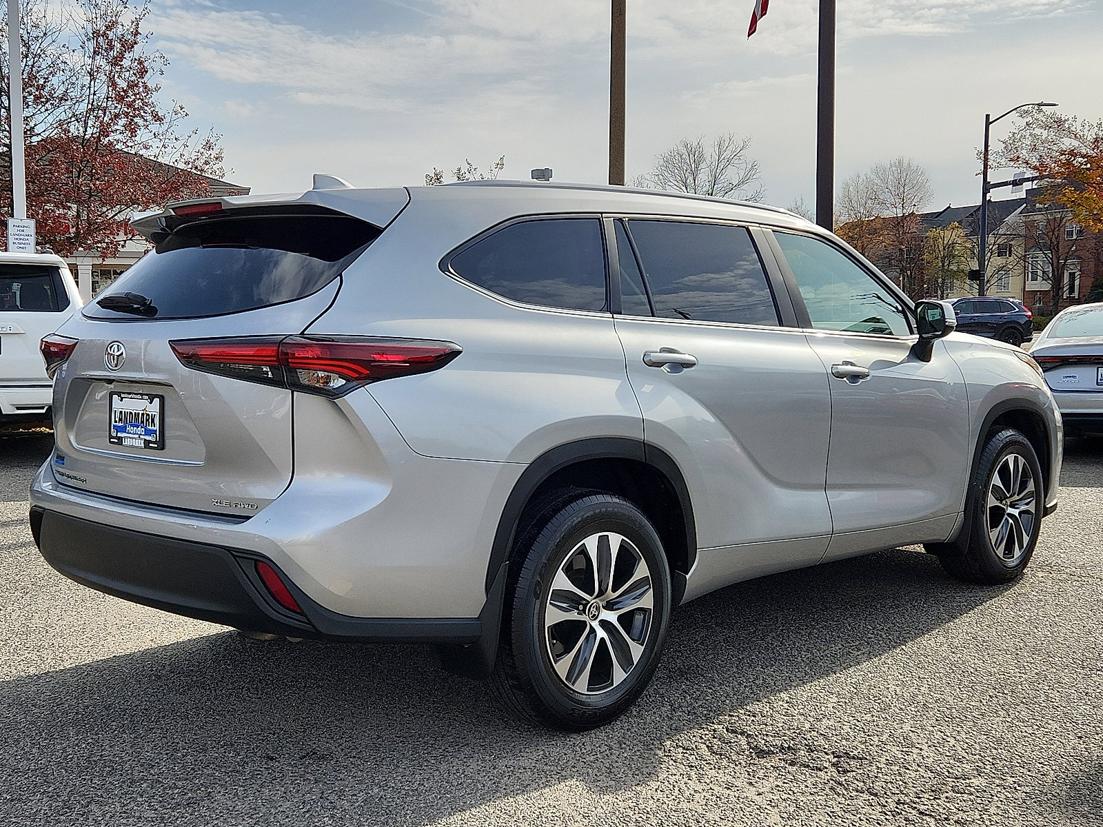 Used 2024 Toyota Highlander XLE image 4