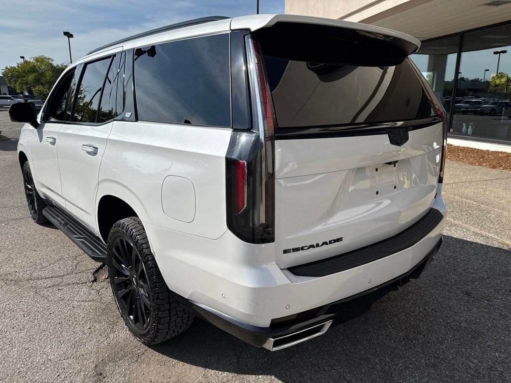 Used 2022 Cadillac Escalade Premium Luxury AWD/4WD image 11