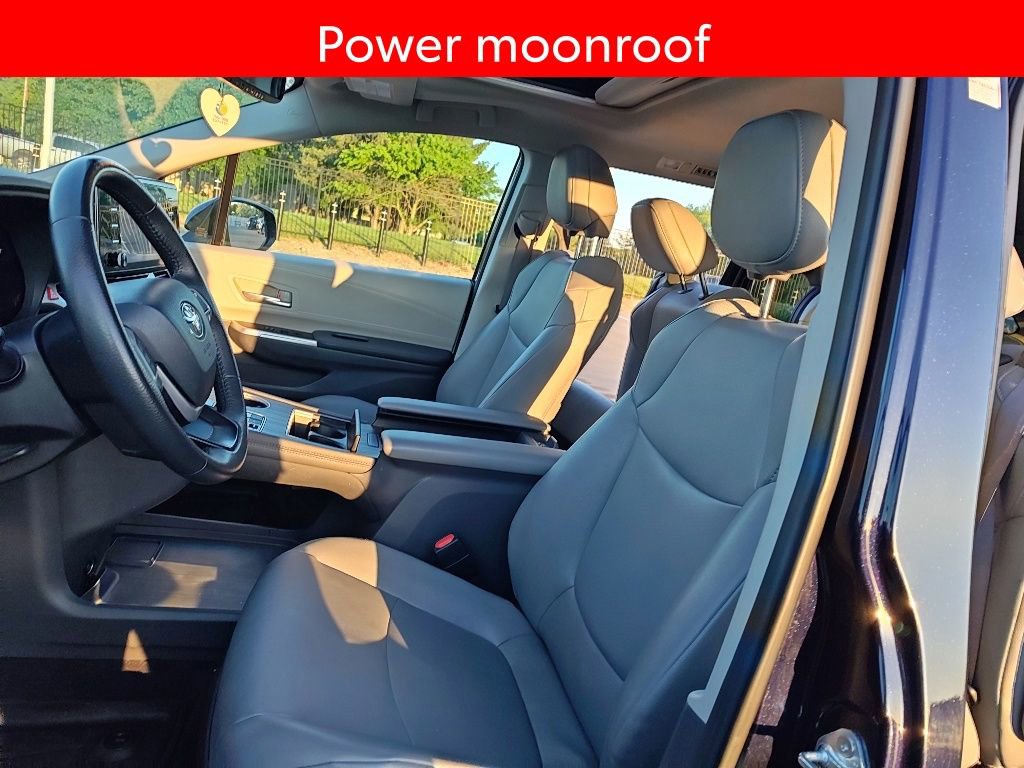 Used 2024 Toyota Sienna XLE AWD/4WD image 6