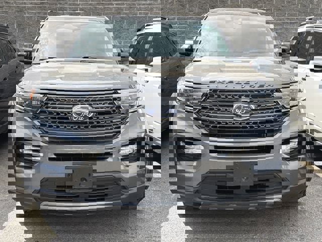 Used 2023 Ford Explorer XLT w/ Equipment Group 202A image 2