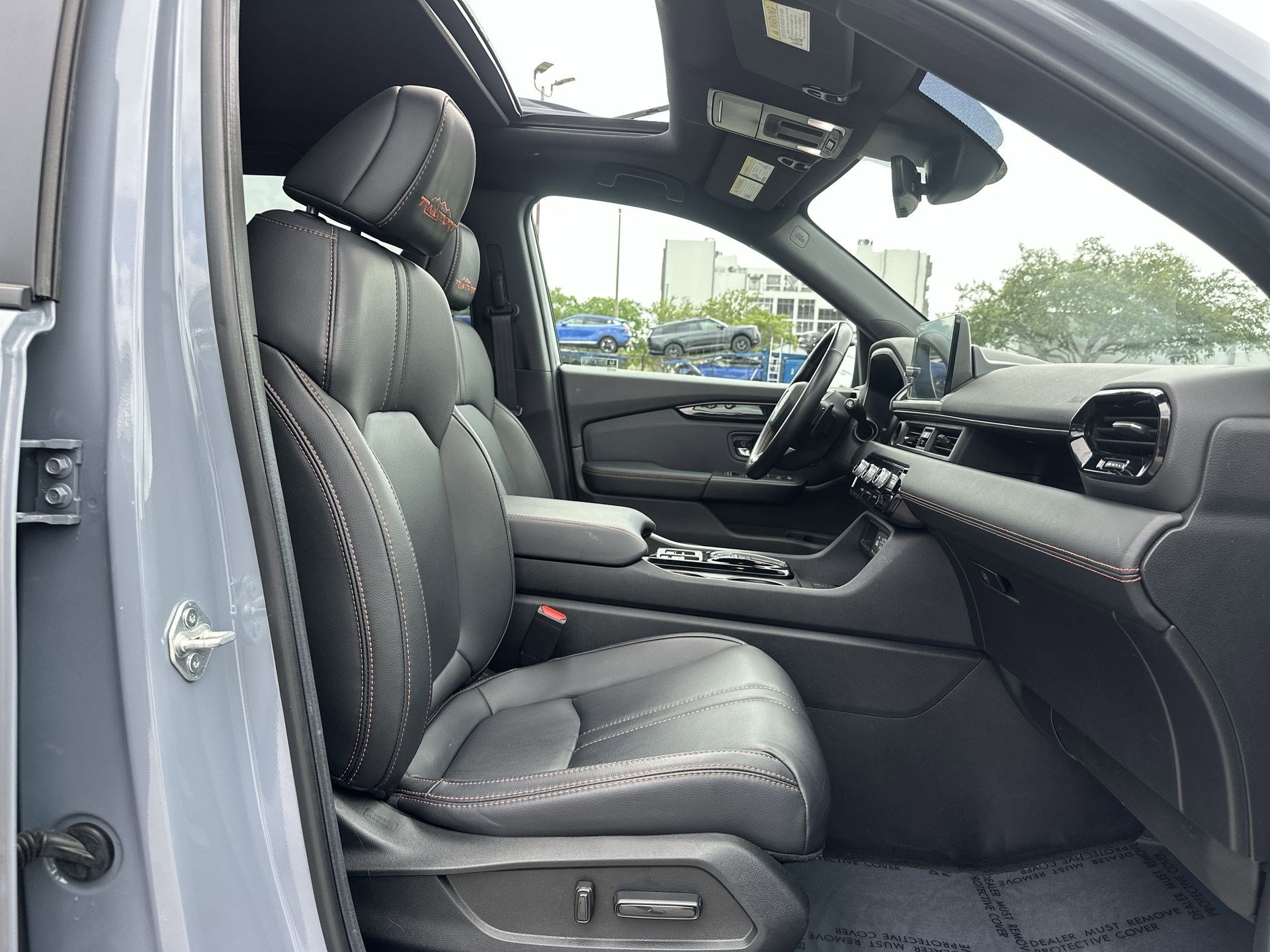 Used 2025 Honda Pilot TrailSport image 26