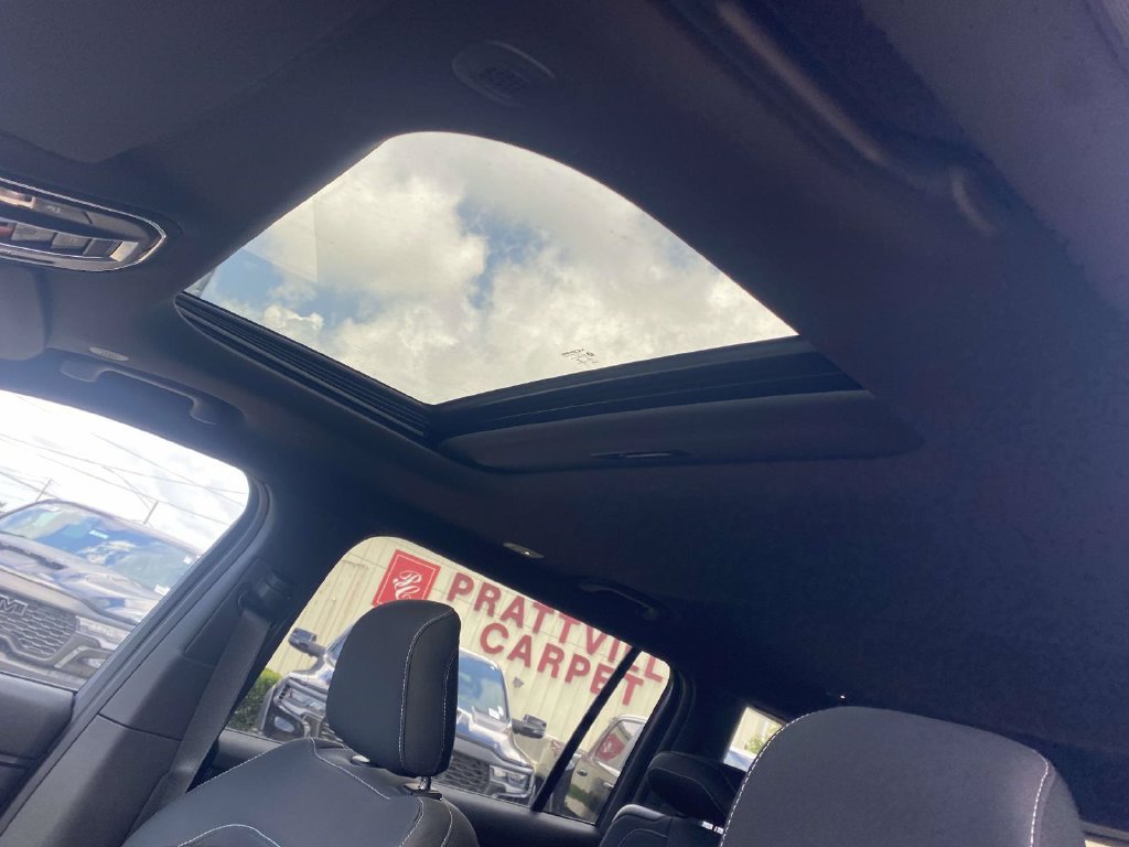 New 2026 Jeep Grand Cherokee L 2WD image 18