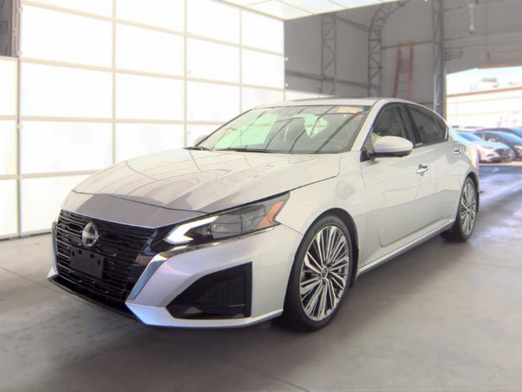 Used 2023 Nissan Altima 2.5 SL FWD image 2