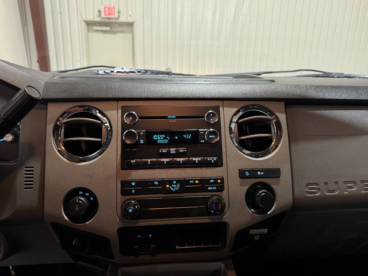 Used 2016 Ford F250 XLT w/ XLT Premium Package AWD/4WD image 20