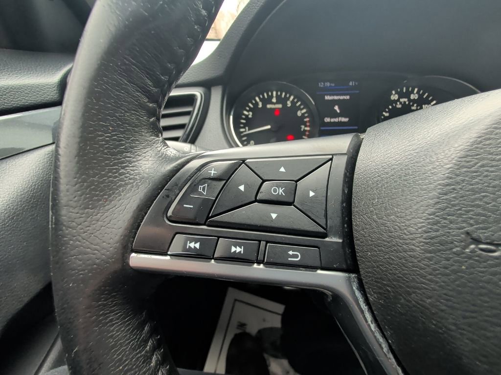 Used 2019 Nissan Rogue SV image 17