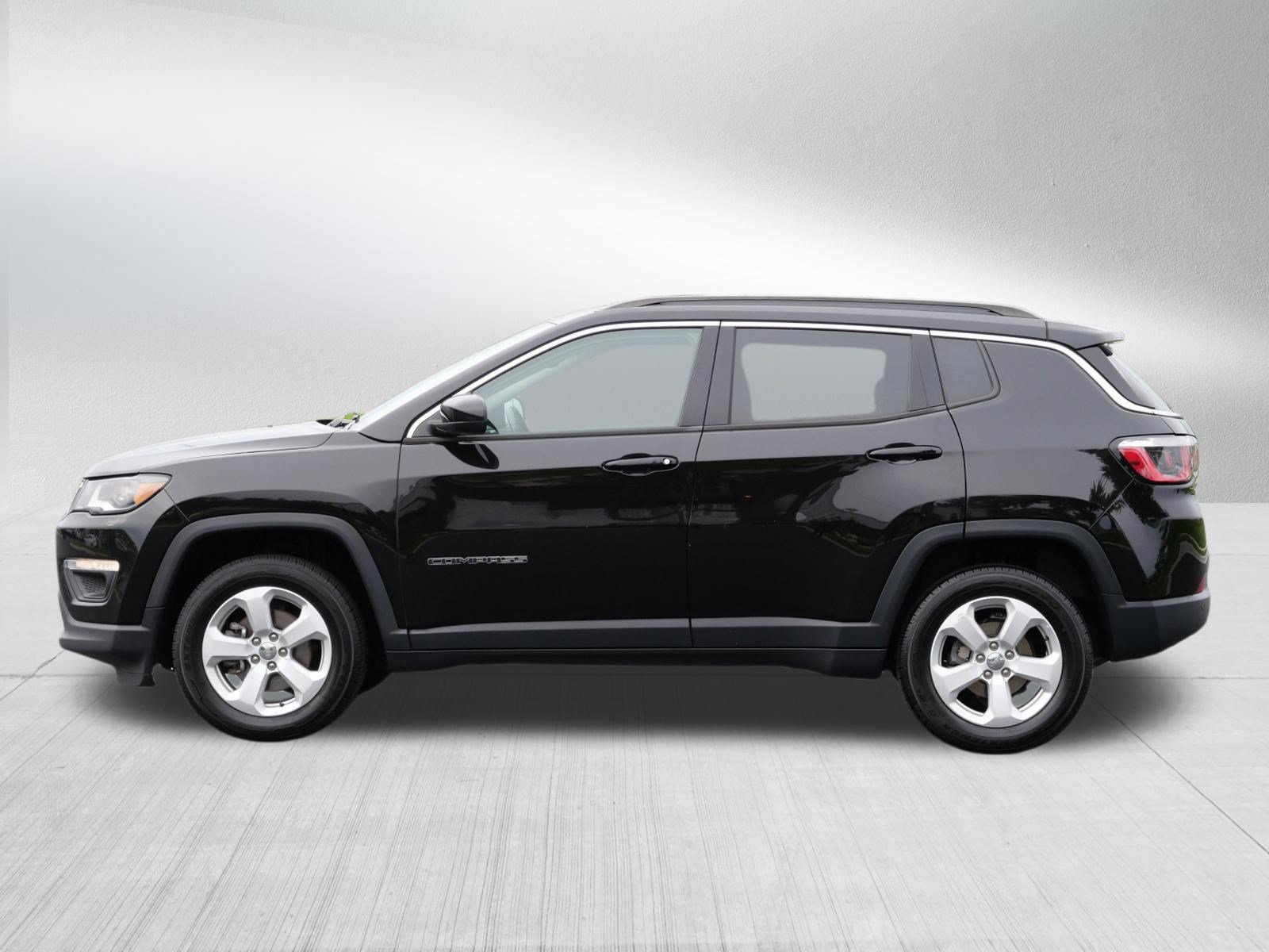 Used 2018 Jeep Compass Latitude w/ Popular Equipment Group AWD/4WD image 4
