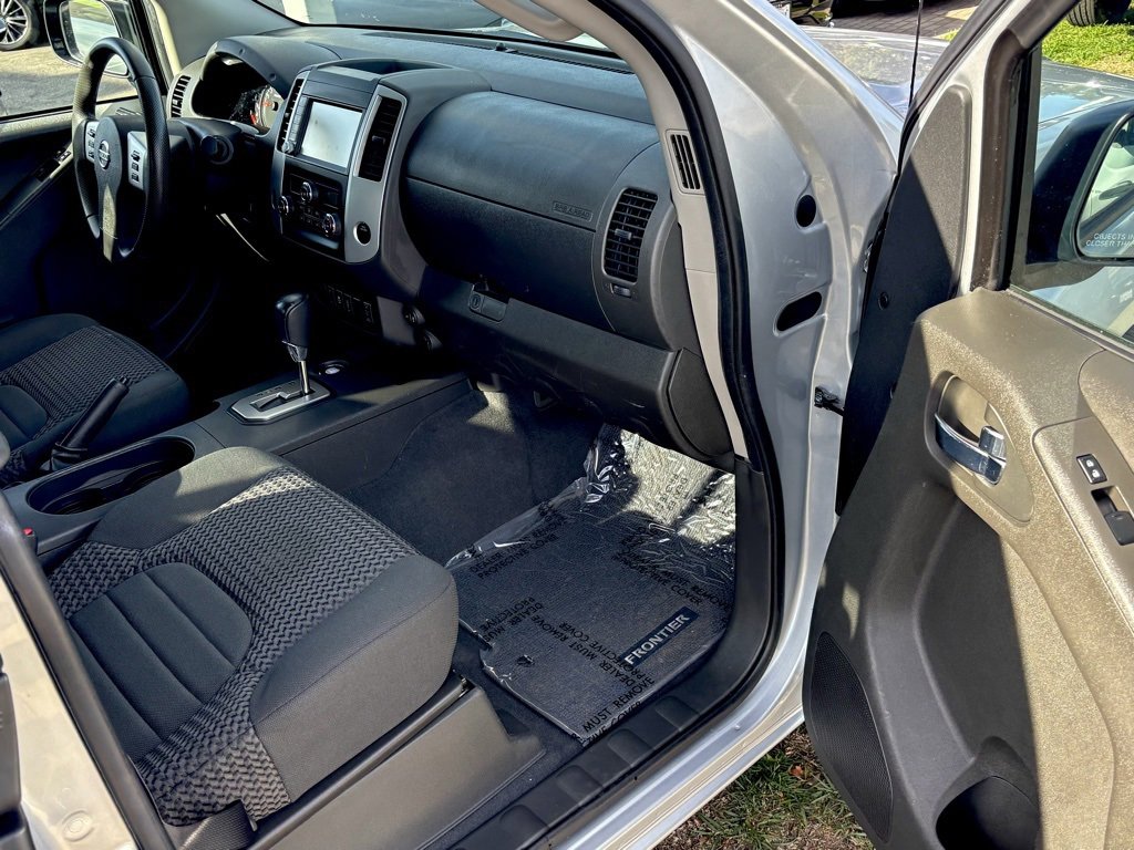 Used 2020 Nissan Frontier SV image 21