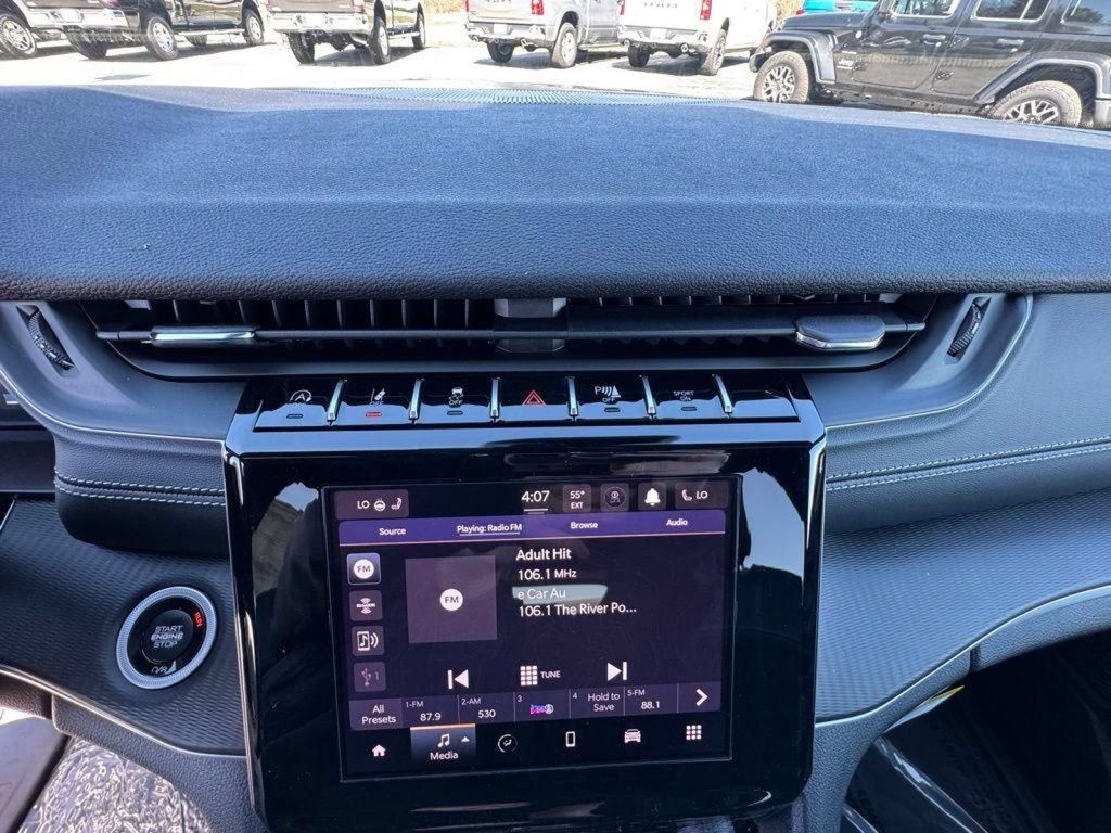 New 2025 Jeep Grand Cherokee Altitude AWD/4WD image 27