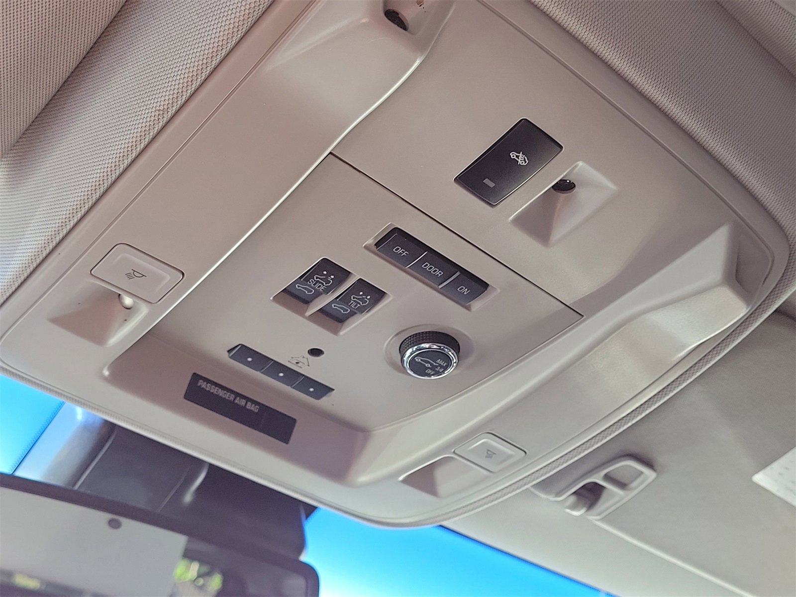 Used 2017 GMC Yukon Denali w/ Open Road Package image 27