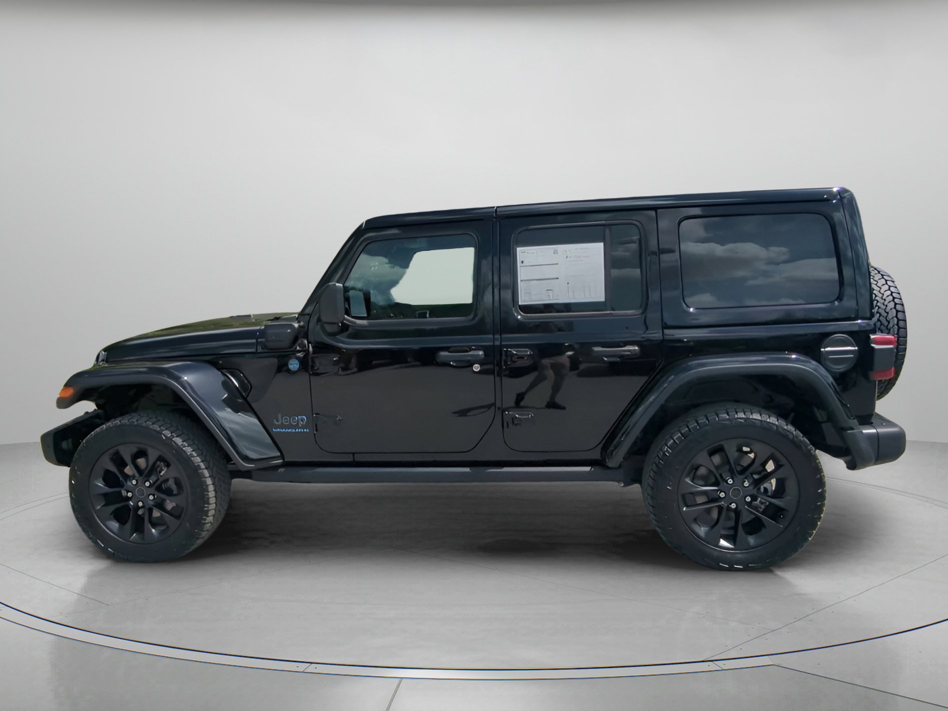 Used 2025 Jeep Wrangler Unlimited Sahara AWD/4WD image 18