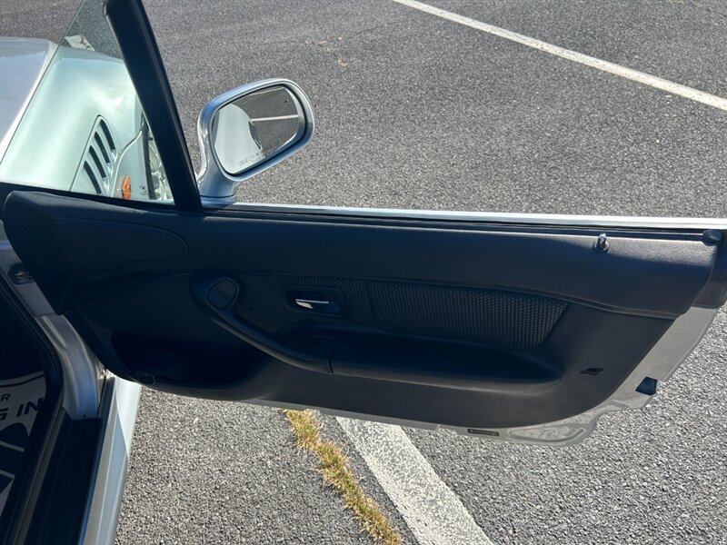 Used 1999 BMW Z3 2.5i RWD image 11