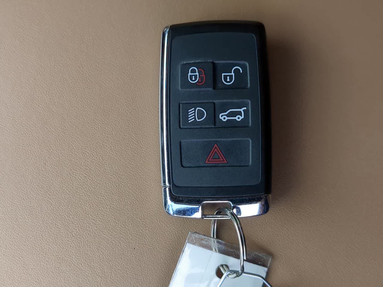 Certified 2025 Land Rover Range Rover SE AWD/4WD image 36