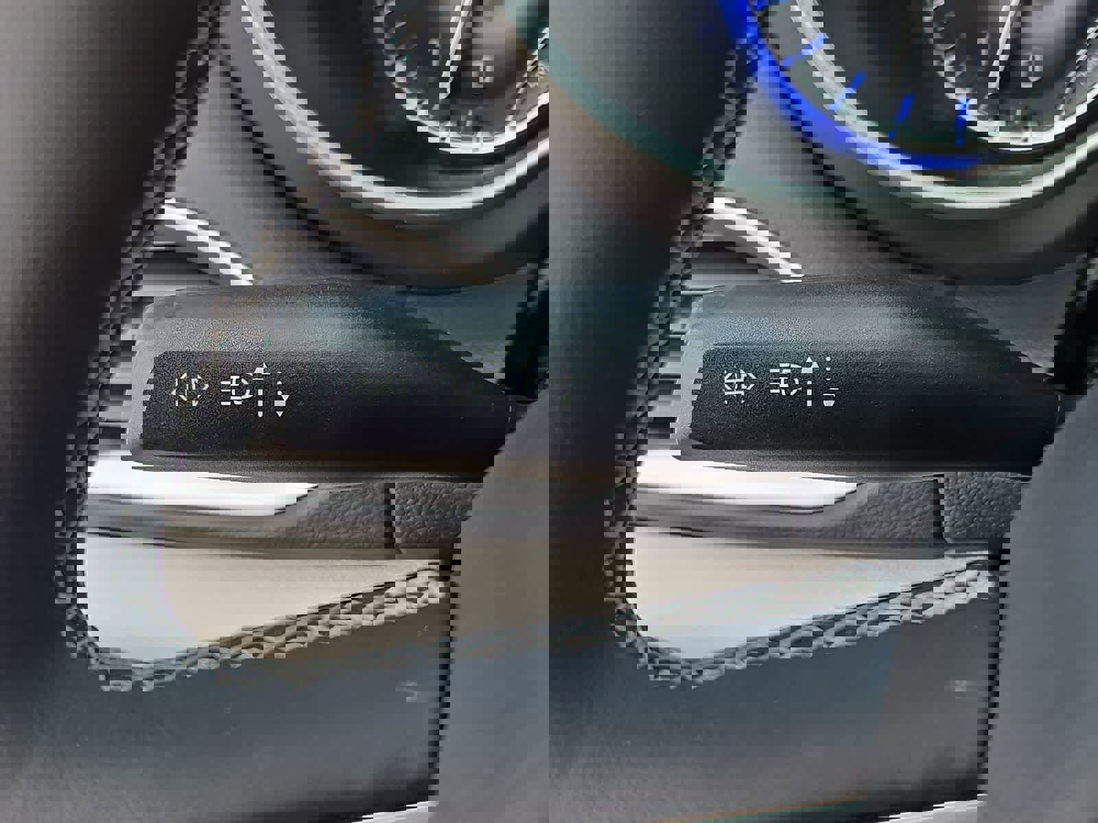 Used 2024 Chrysler Pacifica Touring-L image 27