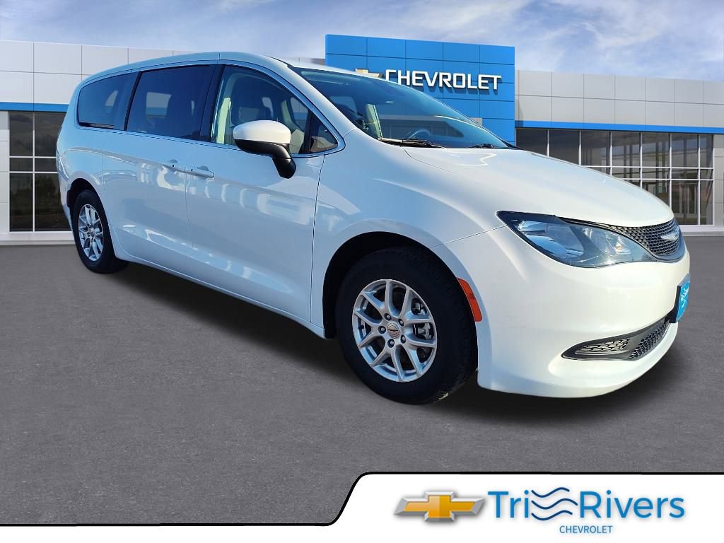 Used 2023 Chrysler Voyager LX image 6