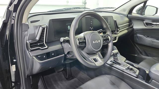 Used 2025 Kia Sportage LX FWD image 15