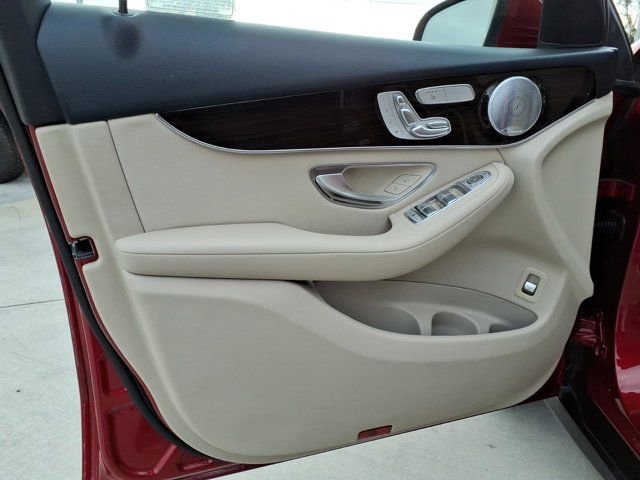 Used 2019 Mercedes-Benz GLC 300 image 13