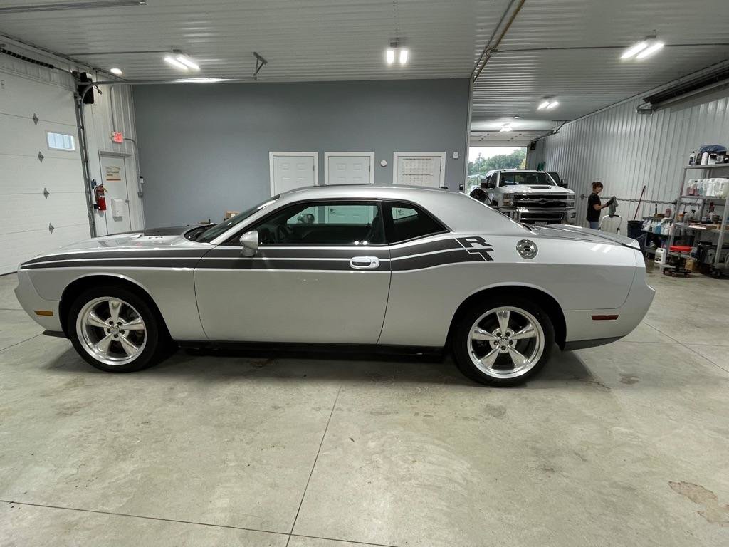 Used 2010 Dodge Challenger R/T RWD image 4