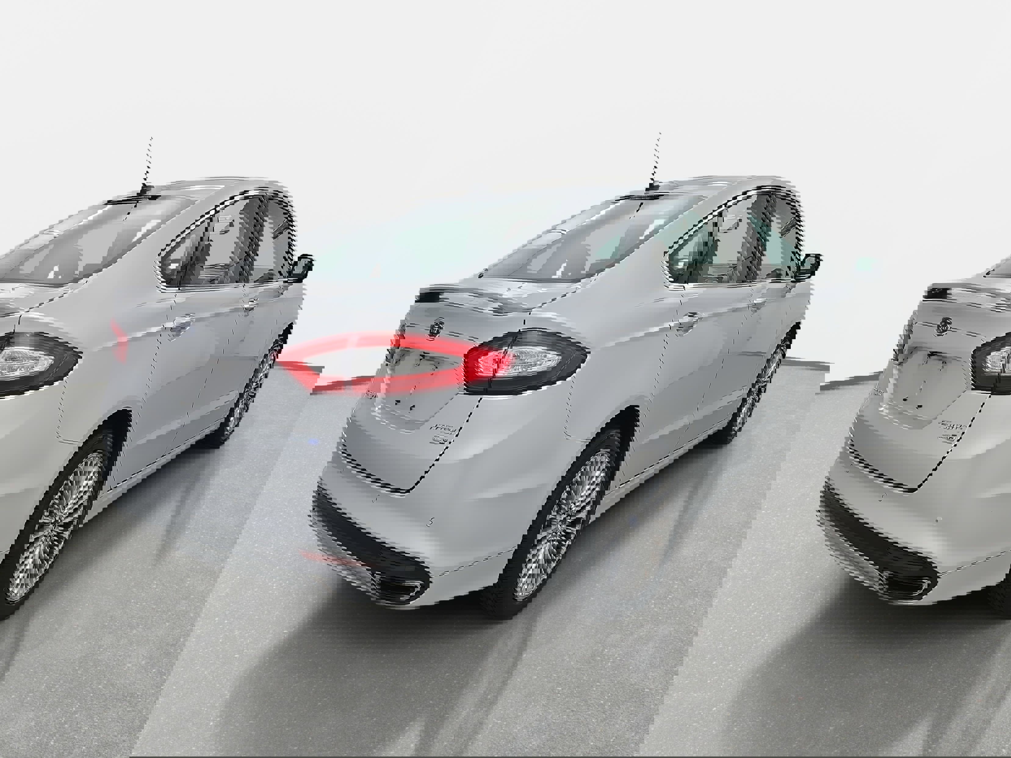 Used 2016 Ford Fusion Titanium image 3