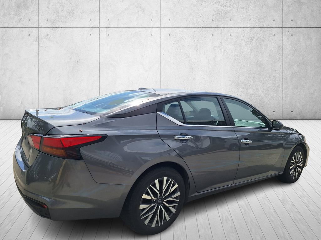 Used 2024 Nissan Altima 2.5 SV FWD image 4