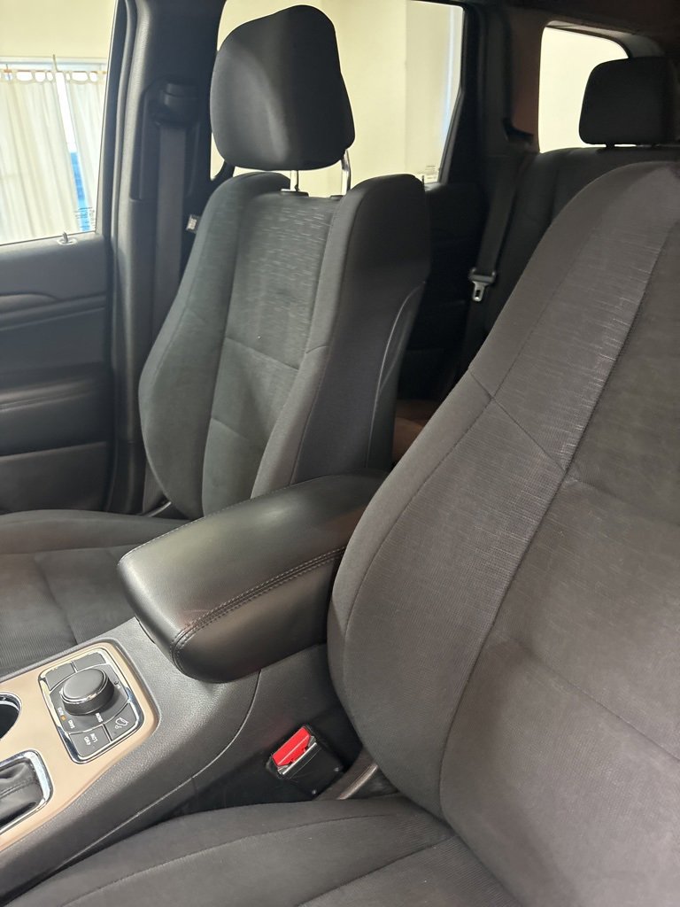 Used 2017 Jeep Grand Cherokee Laredo w/ Quick Order Package 23E image 16