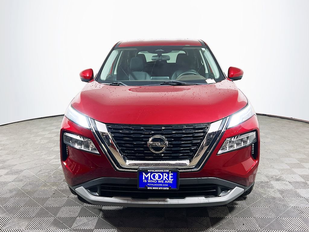 Used 2021 Nissan Rogue SV image 2