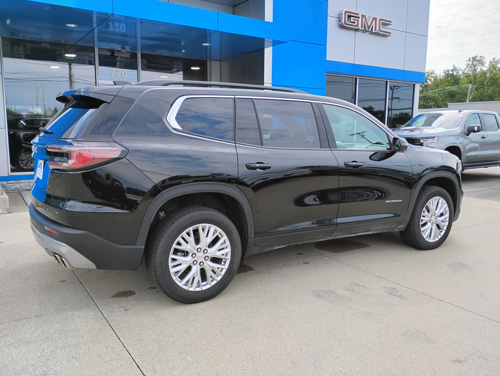Used 2024 GMC Acadia Elevation FWD image 6