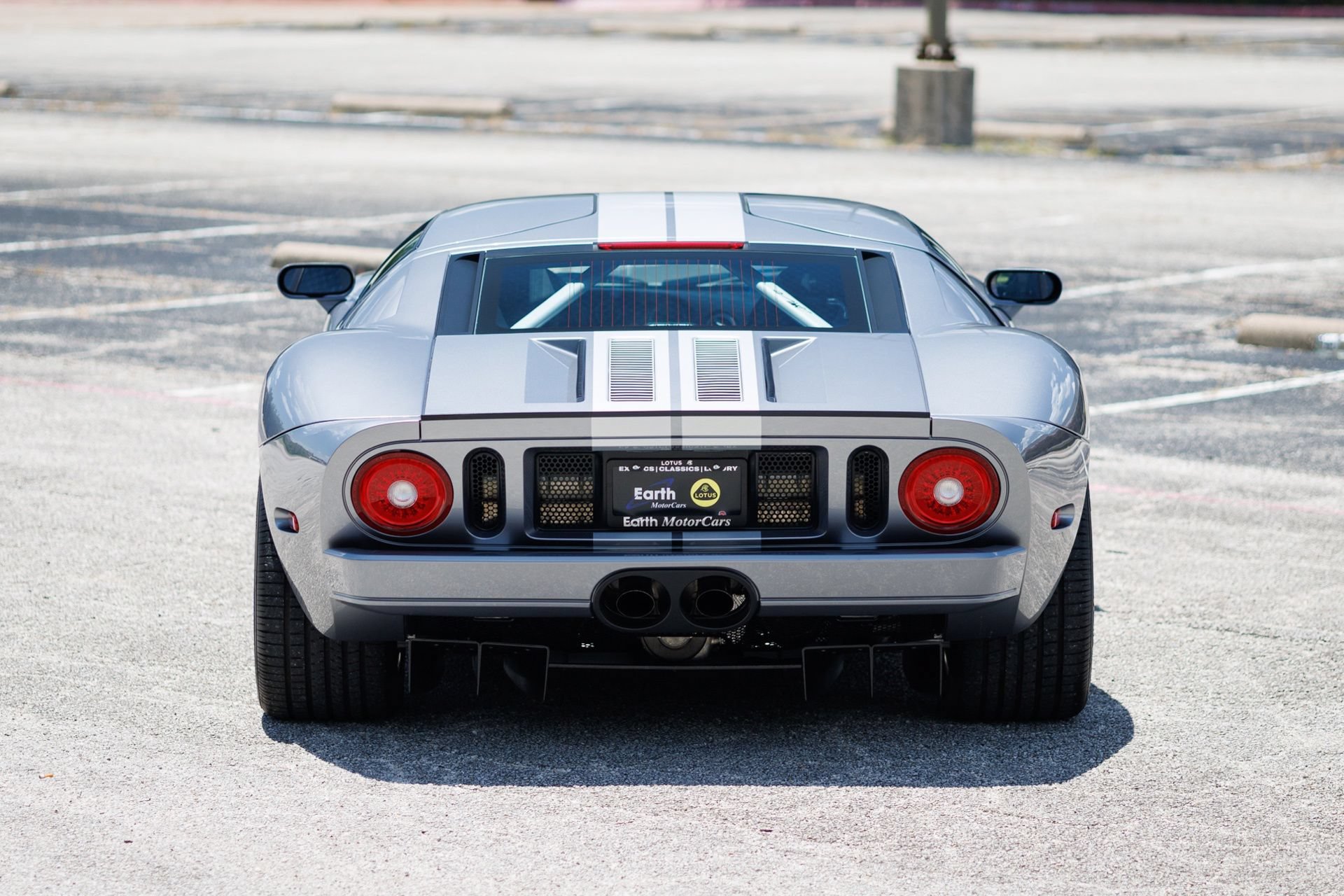 Used 2006 Ford GT RWD image 23