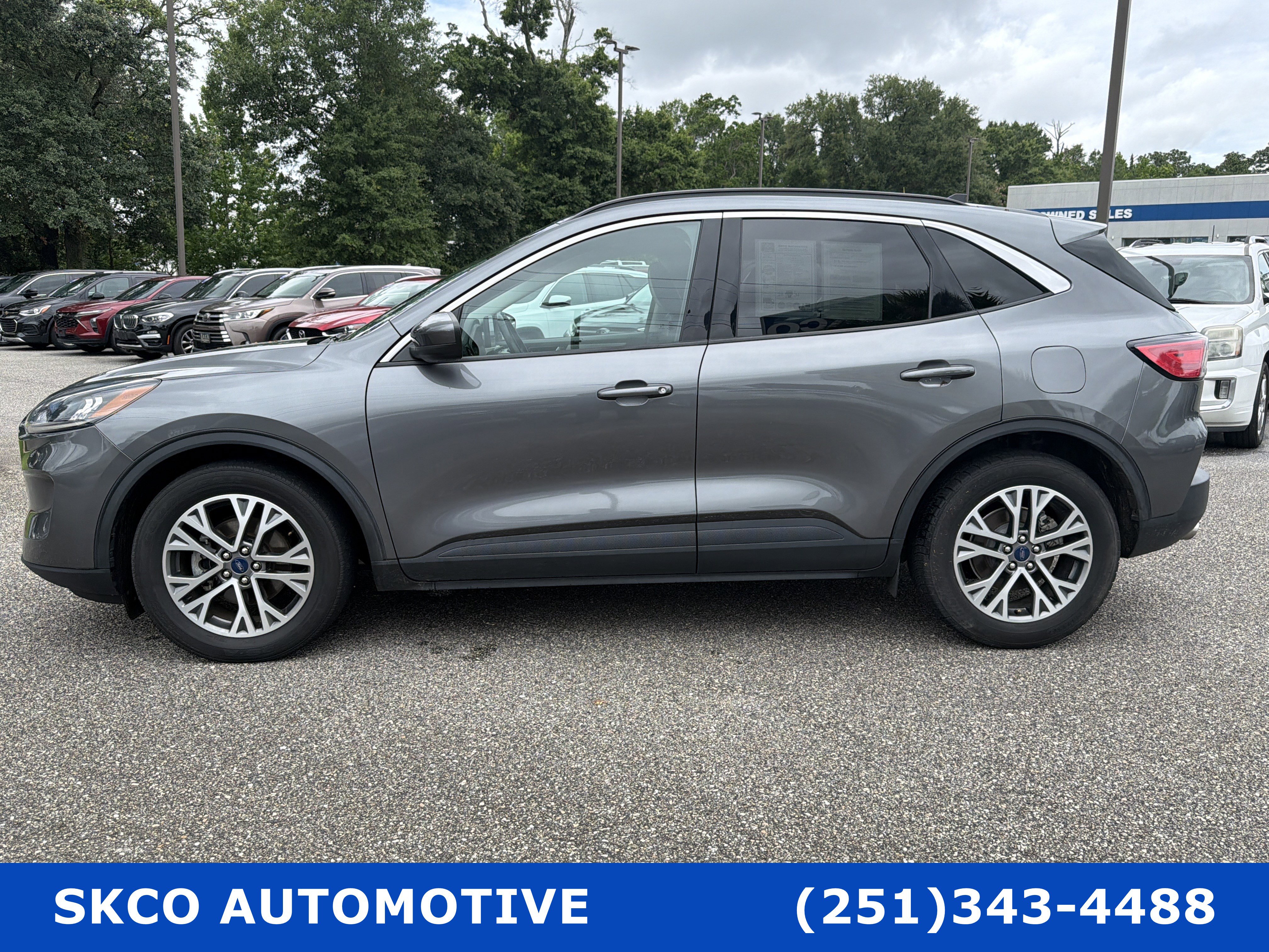 Used 2022 Ford Escape SEL w/ Technology Package FWD image 2