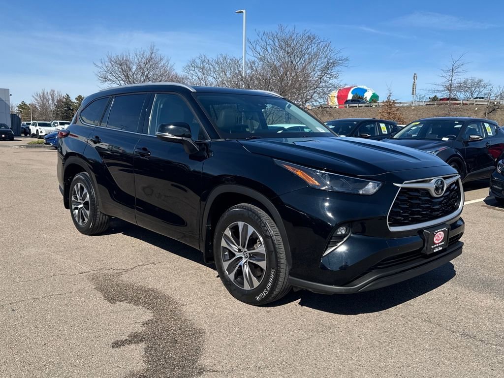 Used 2022 Toyota Highlander XLE image 11