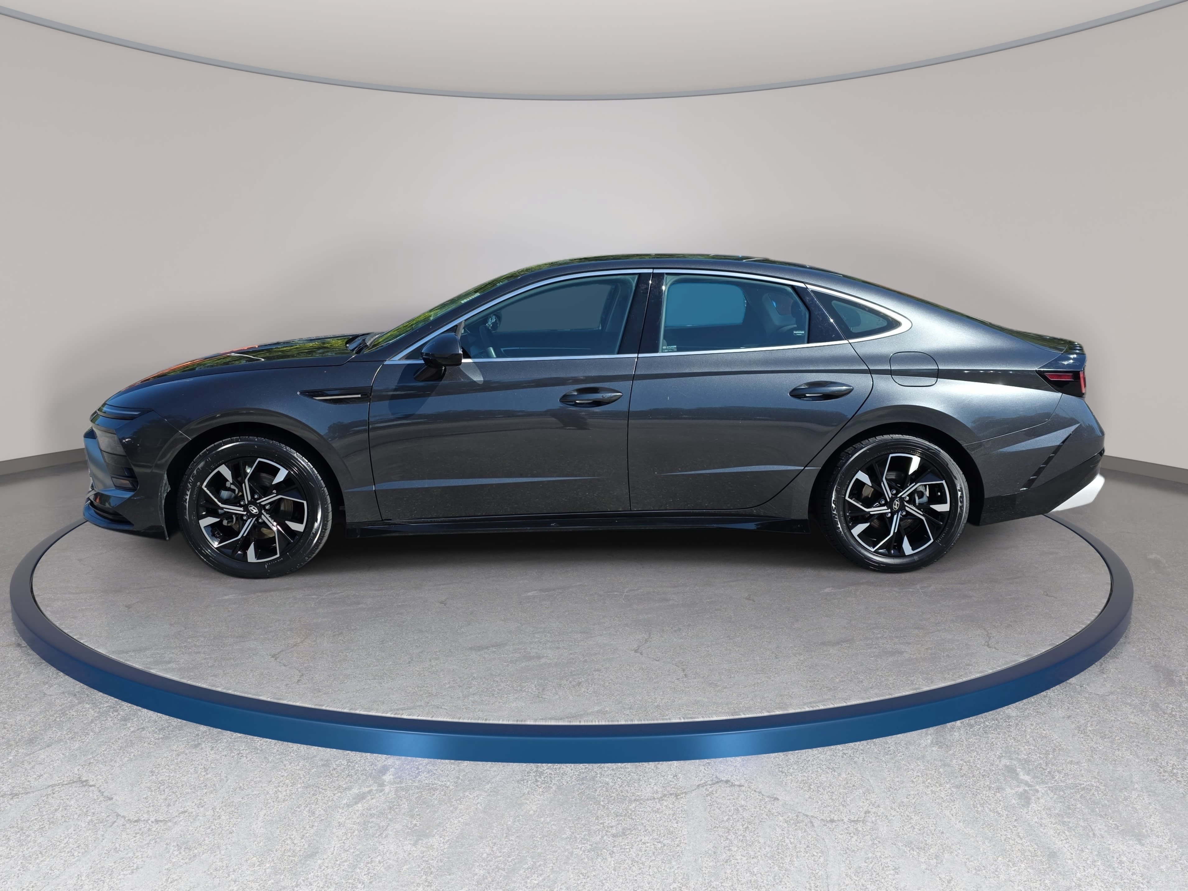 Used 2025 Hyundai Sonata SEL FWD image 8