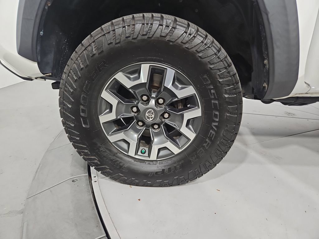 Used 2018 Toyota Tacoma TRD Off-Road image 25