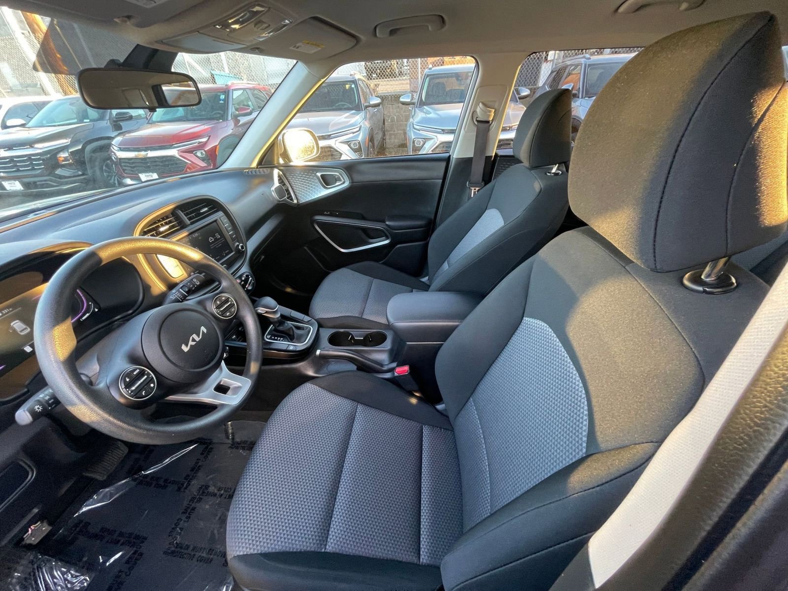 Used 2025 Kia Soul LX w/ LX Technology Package FWD image 24