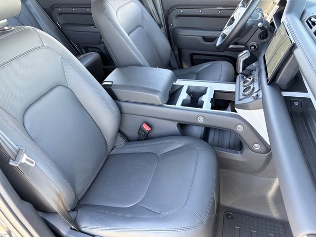 Used 2025 Land Rover Defender 110 X-Dynamic SE image 19