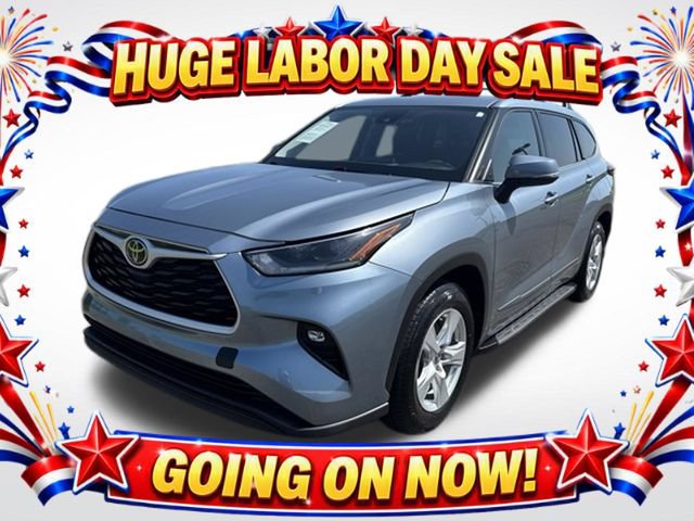 Used 2021 Toyota Highlander LE FWD image 1