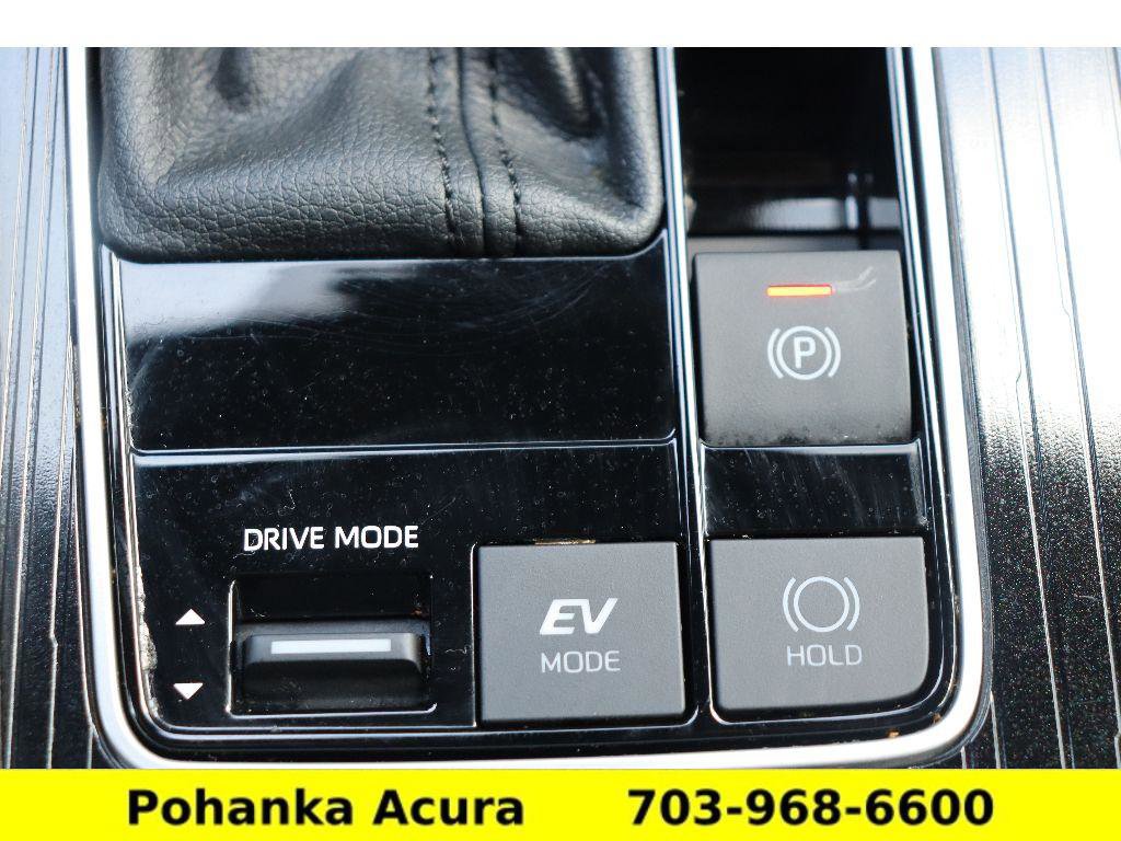 Used 2025 Toyota Sienna XLE Woodland Edition image 19