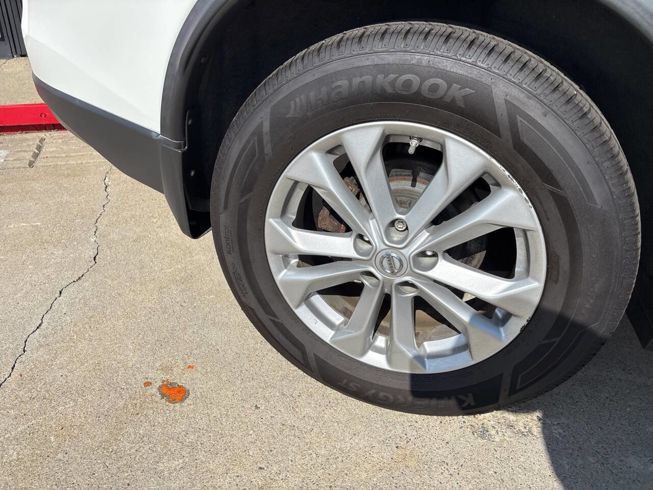 Used 2018 Nissan Rogue SV image 14