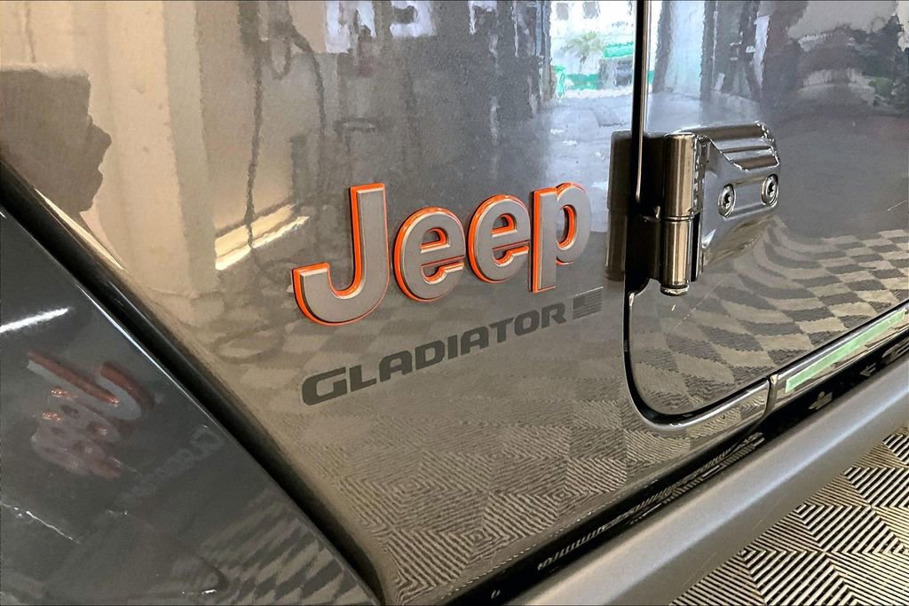 Used 2025 Jeep Gladiator Mojave AWD/4WD image 30