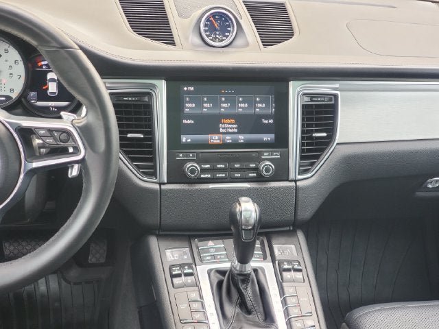 Used 2018 Porsche Macan Turbo AWD/4WD image 28