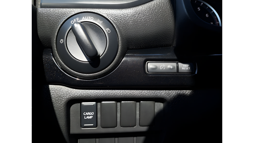 Used 2022 Nissan Titan SV AWD/4WD image 21