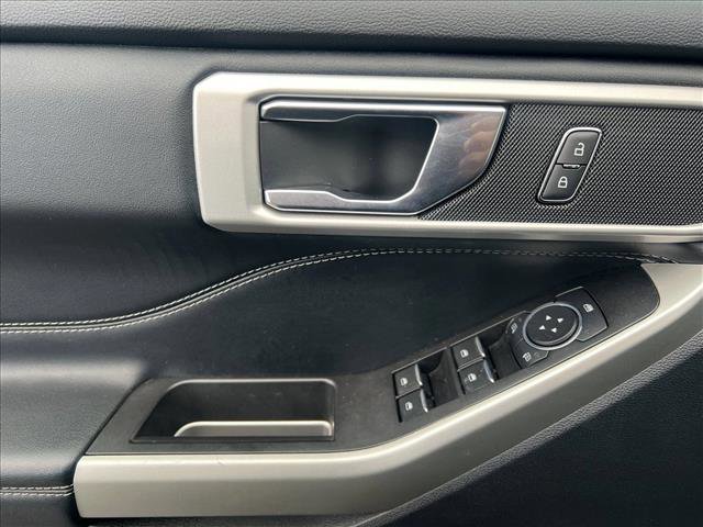 Used 2022 Ford Explorer XLT image 11