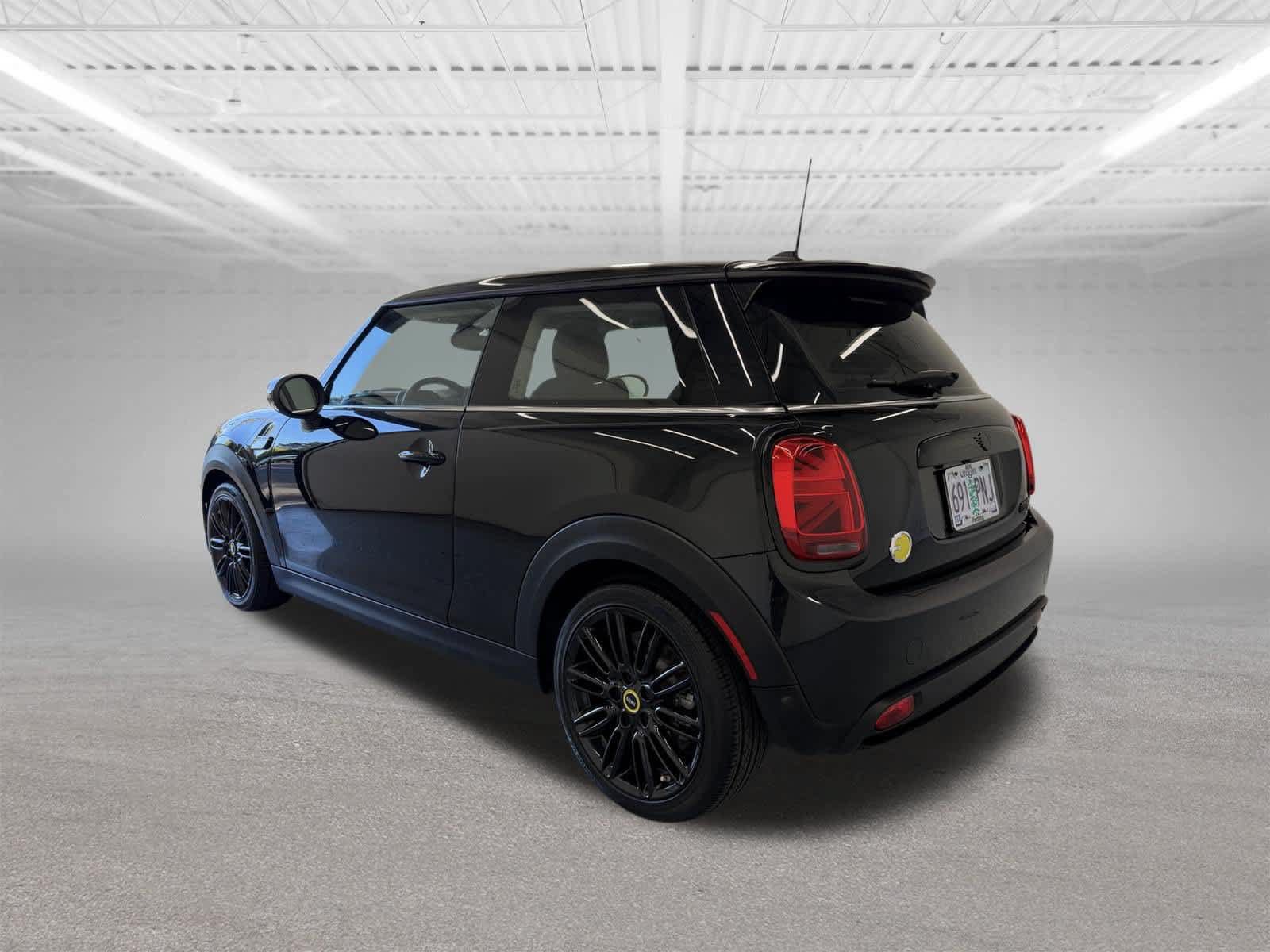 Used 2024 MINI Cooper SE FWD image 3